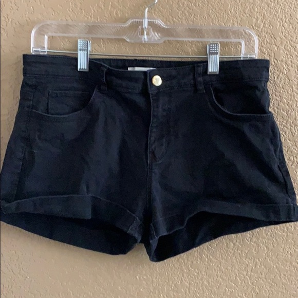 H&M Pants - H&M woman’s black shorts